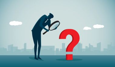 Illustration Mann mit Lupe untersucht Fragezeichen